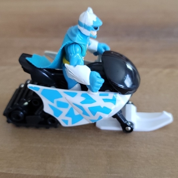 Fisher-Price Imaginext DC Arctic Batman - Picture 3 of 5